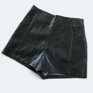 She + Sky Black High Waist Faux Leather Snakeskin Shorts Size Small